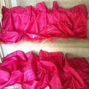 2 Teen curtain shams